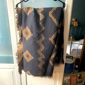 Reversible Aritzia blanket scarf